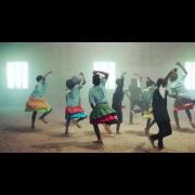 Niños huérfanos del África impactan con video danzando para Dios